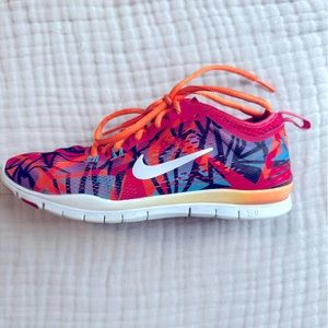 Nike Tennis Shoes, Size 6, Multi-colored